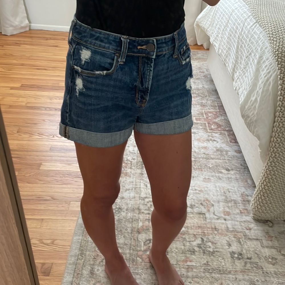 Old Navy High Rise Distressed Shorts Size 4